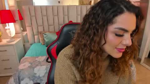 Snapshot of mariiahneedles chatting on 10.11.25 mariiahneedles online show from 10.11.25