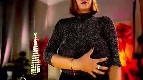 Nikita - Scroll down and read my bio please. New Pictures in Bio online show from 10.15.25