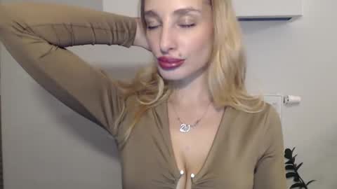 Snapshot of marilyndevilish chatting on 01.03.25 MarilynDevilish online show from 01.03.25