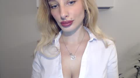Snapshot of marilyndevilish chatting on 01.06.25 MarilynDevilish online show from 01.06.25