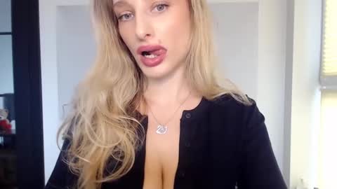 Snapshot of marilyndevilish chatting on 01.29.25 MarilynDevilish online show from 01.29.25