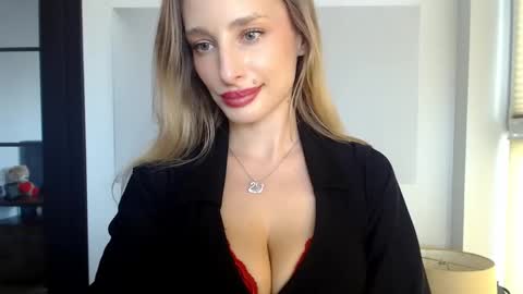 Snapshot of marilyndevilish chatting on 02.22.25 MarilynDevilish online show from 02.22.25
