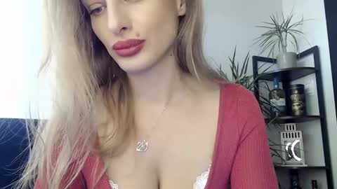 Snapshot of marilyndevilish chatting on 03.04.25 MarilynDevilish online show from 03.04.25