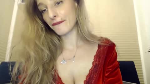 Snapshot of marilyndevilish chatting on 03.06.25 MarilynDevilish online show from 03.06.25
