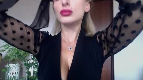 MarilynDevilish online show from 10.16.25