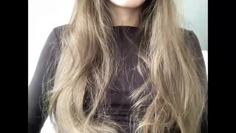 Snapshot of marinalovenow chatting on 02.17.25 Marina online show from 02.17.25
