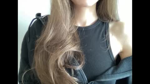 Snapshot of marinalovenow chatting on 02.24.25 Marina online show from 02.24.25