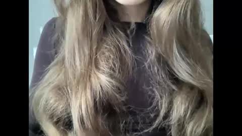 Snapshot of marinalovenow chatting on 02.27.25 Marina online show from 02.27.25