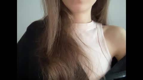Snapshot of marinalovenow chatting on 03.02.25 Marina online show from 03.02.25