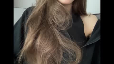 Snapshot of marinalovenow chatting on 03.04.25 Marina online show from 03.04.25