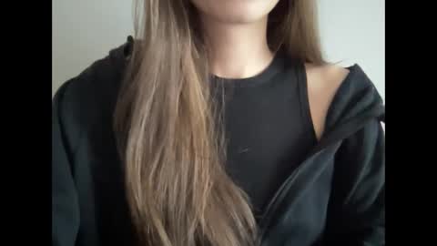 Snapshot of marinalovenow chatting on 03.04.25 Marina online show from 03.04.25