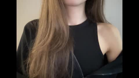 Snapshot of marinalovenow chatting on 03.04.25 Marina online show from 03.04.25
