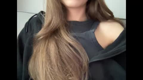 Snapshot of marinalovenow chatting on 03.05.25 Marina online show from 03.05.25