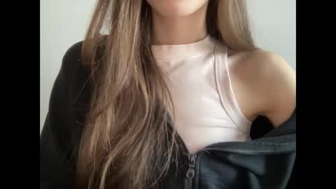 Snapshot of marinalovenow chatting on 03.06.25 Marina online show from 03.06.25