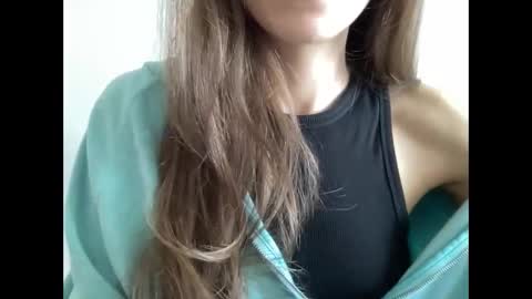 Snapshot of marinalovenow chatting on 03.07.25 Marina online show from 03.07.25