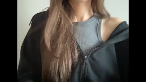 Snapshot of marinalovenow chatting on 03.10.25 Marina online show from 03.10.25