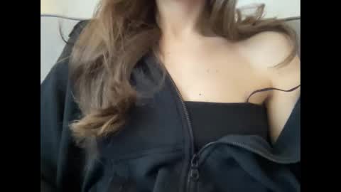 Snapshot of marinalovenow chatting on 03.12.25 Marina online show from 03.12.25