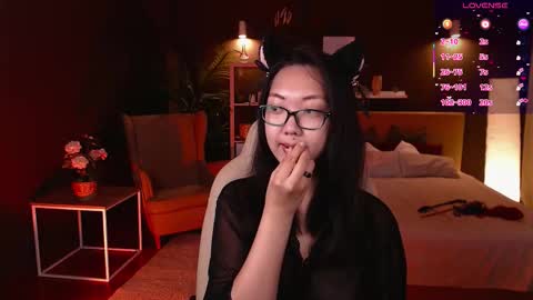 Snapshot of marine_vact chatting on 09.23.25 Marine online show from 09.23.25