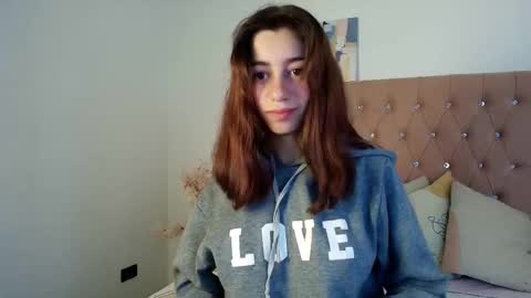 Snapshot of marinette_lux chatting on 10.03.25 marinette online show from 10.03.25