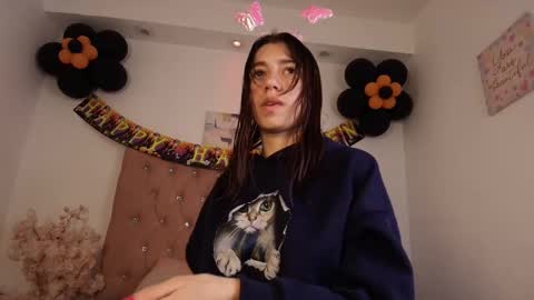 Snapshot of marinette_lux chatting on 10.25.25 marinette online show from 10.25.25