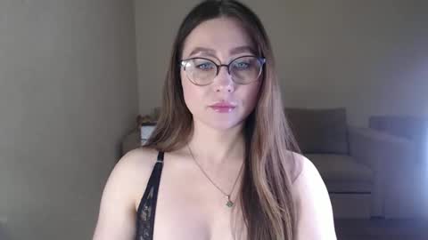 Snapshot of marishaarimova chatting on 11.21.25 Marisha Arimova online show from 11.21.25