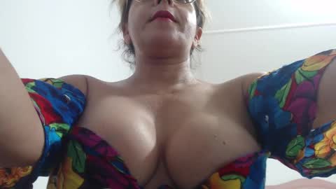 Snapshot of mariska_69 chatting on 02.01.25 mariska_69 online show from 02.01.25