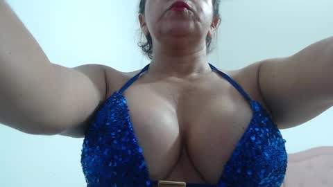 Snapshot of mariska_69 chatting on 02.15.25 mariska_69 online show from 02.15.25