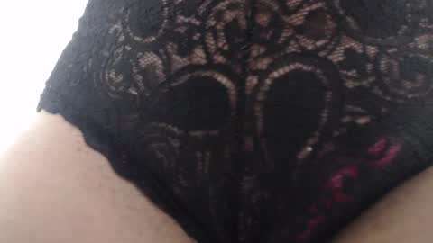 Snapshot of mariska_69 chatting on 02.23.25 mariska_69 online show from 02.23.25