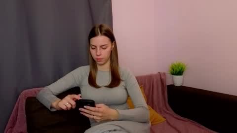 Snapshot of marissakirchen chatting on 10.14.25 Elizabeth online show from 10.14.25