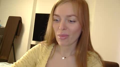 Snapshot of mariwell chatting on 04.11.26 mariwell online show from 04.11.26