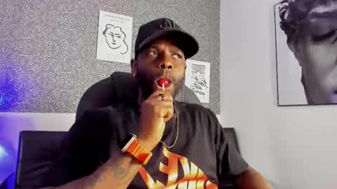 Snapshot of mark_vega chatting on 02.20.26 Mark online show from 02.20.26