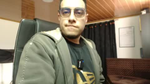 Snapshot of markswitch_ chatting on 04.10.26 Mark Switch online show from 04.10.26