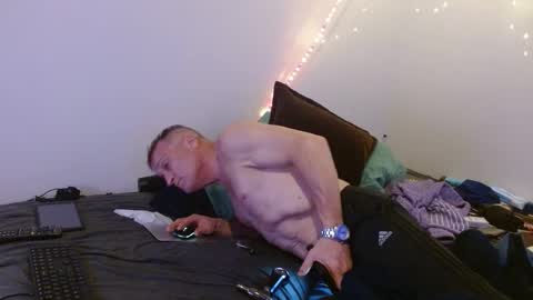 markymark101825061 online show from 02.12.25