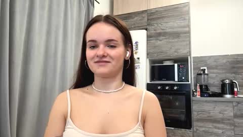 Snapshot of marlenamarschel chatting on 10.12.25 Maja online show from 10.12.25