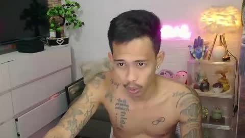 marlmoreno10 online show from 04.17.26