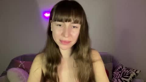 Snapshot of maroonaaa chatting on 09.12.25 Mary online show from 09.12.25