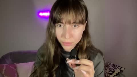 Snapshot of maroonaaa chatting on 09.29.25 Mary online show from 09.29.25