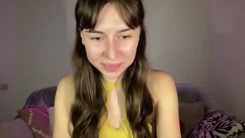 Snapshot of maroonaaa chatting on 10.05.25 Mary online show from 10.05.25