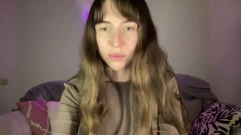 Snapshot of maroonaaa chatting on 10.07.25 Mary online show from 10.07.25