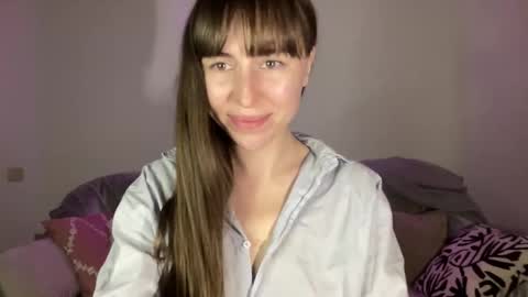 Snapshot of maroonaaa chatting on 10.08.25 Mary online show from 10.08.25