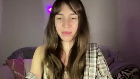 Snapshot of maroonaaa chatting on 10.09.25 Mary online show from 10.09.25