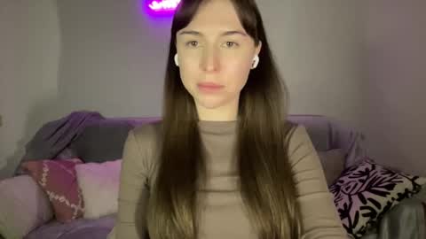 Snapshot of maroonaaa chatting on 10.11.25 Mary online show from 10.11.25