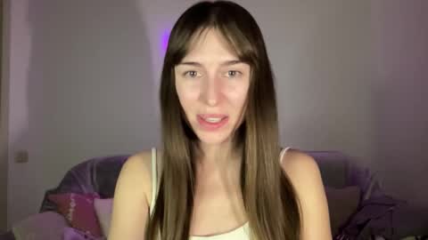 Snapshot of maroonaaa chatting on 10.13.25 Mary online show from 10.13.25