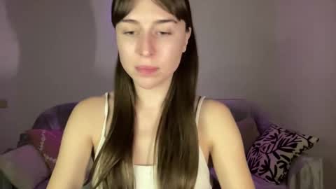 Snapshot of maroonaaa chatting on 10.19.25 Mary online show from 10.19.25