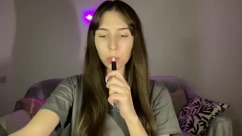 Snapshot of maroonaaa chatting on 10.20.25 Mary online show from 10.20.25