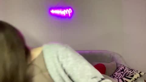 Snapshot of maroonaaa chatting on 10.28.25 Mary online show from 10.28.25