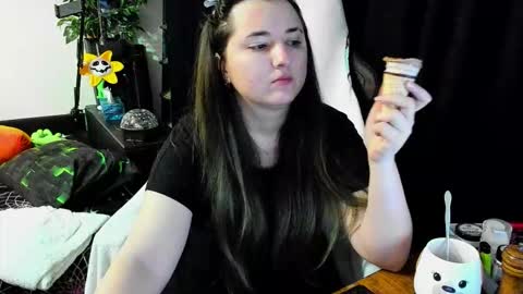 Marishka online show from 10.15.25