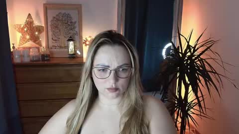 Snapshot of marrygrayes chatting on 02.16.25 Maria online broadcast from Tuesday to Suturday from 6 pm to 12 pm Germany time Sunday-Monday offline online show from 02.16.25