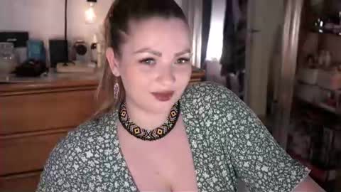 Snapshot of marrygrayes chatting on 06.17.26 Maria online broadcast from Tuesday to Suturday from 6 pm to 12 pm Germany time Sunday-Monday offline online show from 06.17.26