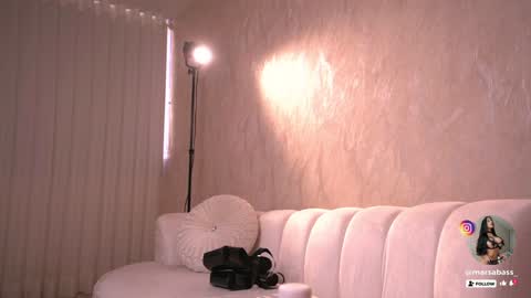 Snapshot of marsabass chatting on 01.14.25     online show from 01.14.25